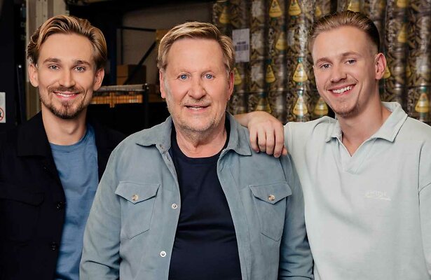 Oos Kesbeke met zijn zoons Silvian en Camiel