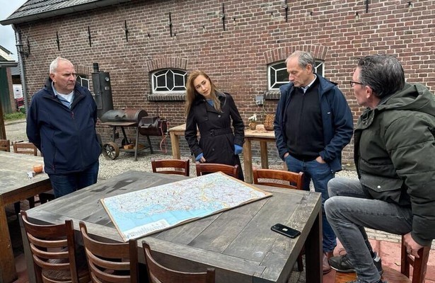 Fidan Ekiz in Op de Barricade