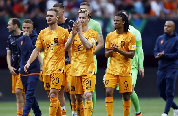 Teun Koopmeiners, Frenkie de Jong en Nathan Ake