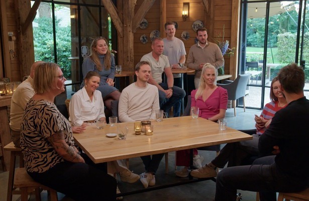 Still uit Over Mijn Lijk De Reünie