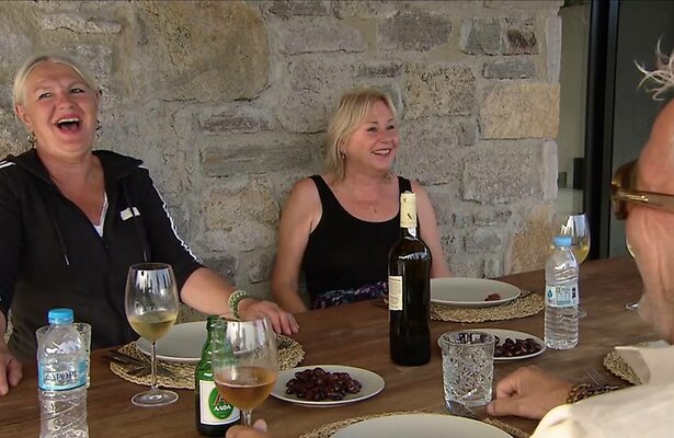 Petra en Petra in B&B Vol Liefde.