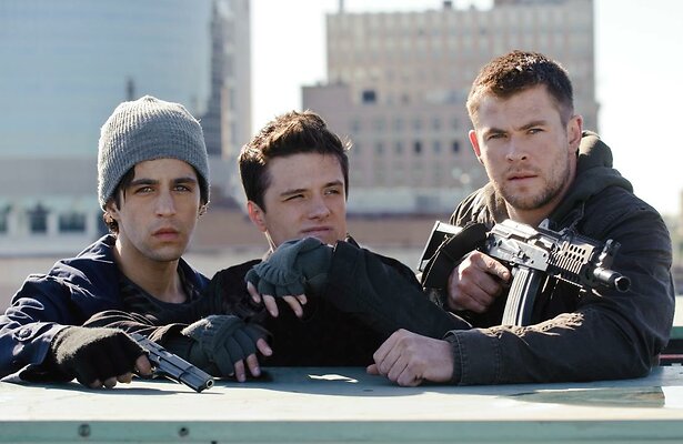 Josh Peck, Josh Hutcherson en Chris Hemsworth in Red Dawn