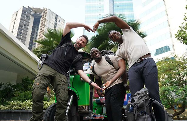 Mark Schaaf, Melvin Manhoef en Remy Bonjasky voor Roadtrippers VIPS