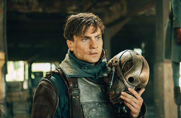 Louis Peres als Gabriel in The Sentinels