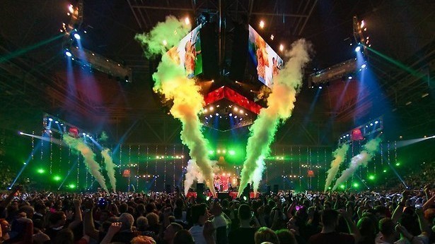 Meezingen op de bank