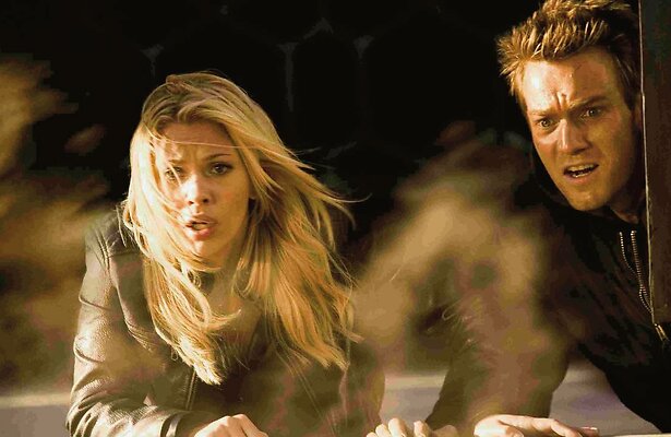 Ewan McGregor en Scarlett Johnasson in The Island