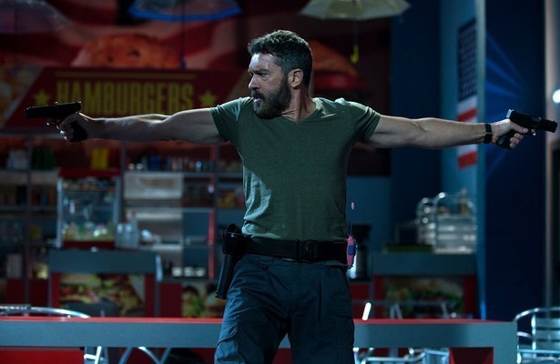 Antonio Banderas in Security