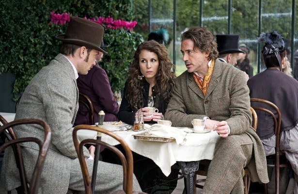 Jude Law en Noomi Rapace in Sherlock Holmes; A Game of Shadows