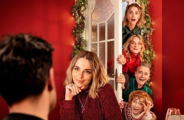 Julie Van den Steen in Single Bells