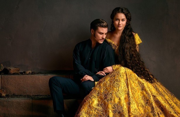 Dominique Devenport en Jannik Schümann in Sisi