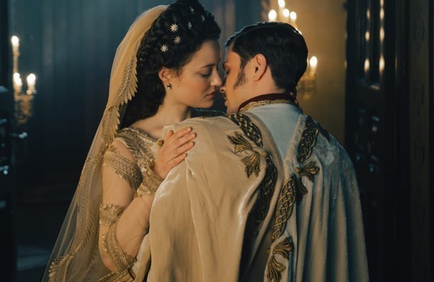 Dominique Devenport en Jannik Schümann in Sisi