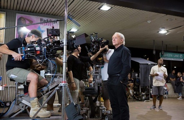 Anthony Hopkins als John Clancy in Solace