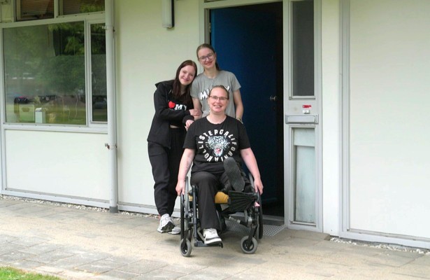 Stephanie, Jennifer en Zoë in Steenrijk, Straatarm