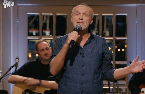 Stef Bos in Onvergetelijke Liedjes.