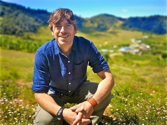 De Britse journalist Simon Reeve op reis