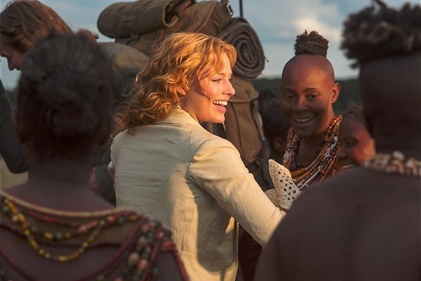 Alexander Skarsgård slingert door de jungle