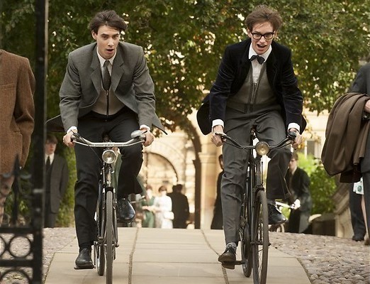 Eddie Redmayne kruipt in de huid van Stephen Hawking in The Theory of Everything