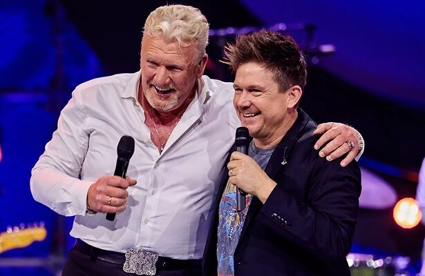Johnny de Mol met Mr. Jones & Just In Case (Tom Jones)