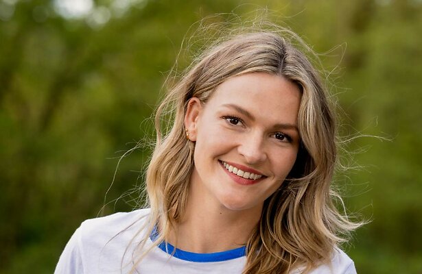 Teunie de Brouwer als Laura in Dertigers