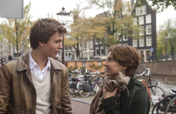 Ansel Elgort en Shailene Woodley in The Fault in Our Stars