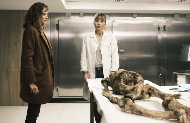 Hélène de Fougerolles en Melanie Page in The Forest of the Missing