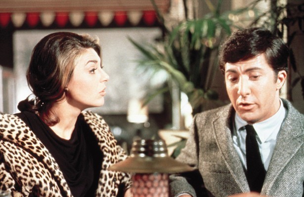 Anne Bancroft als Mrs. Robinson en Dustin Hoffman als Ben Braddock in The Graduate