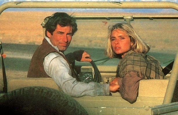 Timothy Dalton en Maryam D'Abo in The Living Daylights