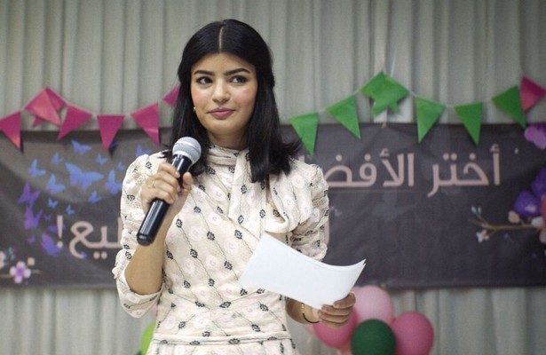 Mila Al Zahrani als Dr. Maryam Alsafan in The Perfect Candidate