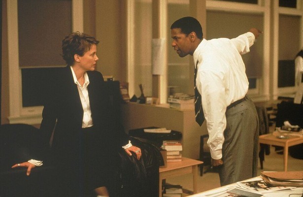 Annette Bening en Denzel Washington in The Siege