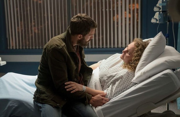 Danielle Macdonald en Jamie Dornan in The Tourist