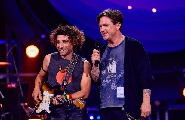 Ja Maar en Johnny de Mol in The Tribute: Battle of the Bands