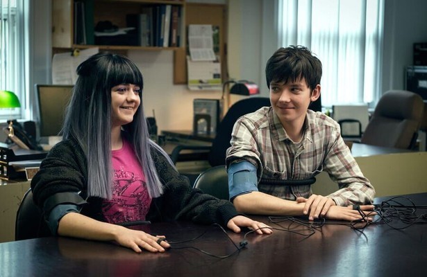 Asa Butterfield en Maisie Williams in Then Came You
