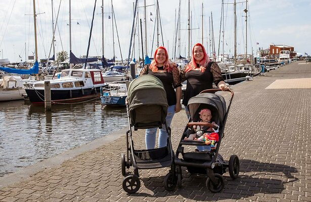 De bekende tweeling van Urk! Mathilde en Gerda.