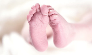 Vier handen op één buik