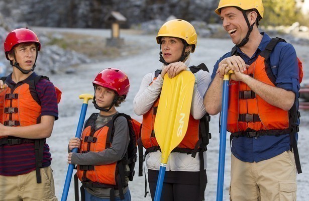 Ed Helms, Christina Applegate, Skyler Gisondo en Steele Stebbins