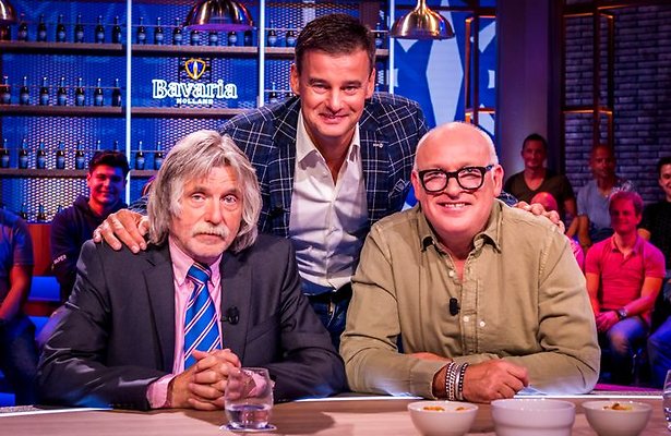 VI-trio werpt blik in glazen bol