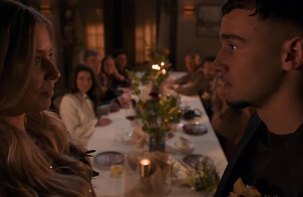 Nola heeft een vraag voor Troj