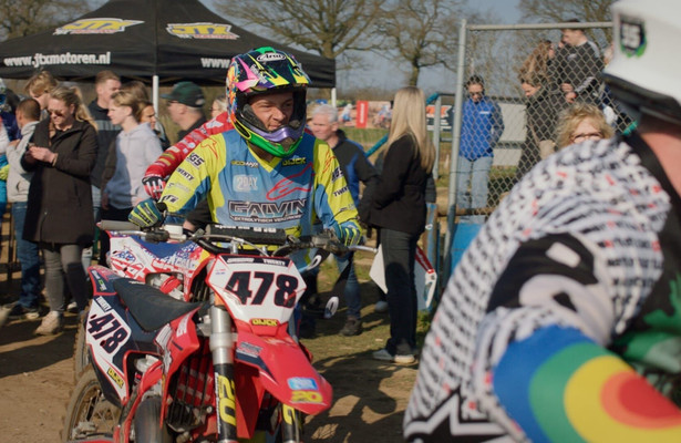 Vol Gas Door de Modder