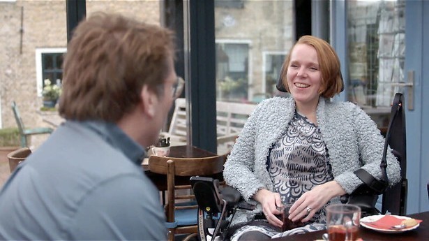 Robot trekt Nynkes jas aan en uit