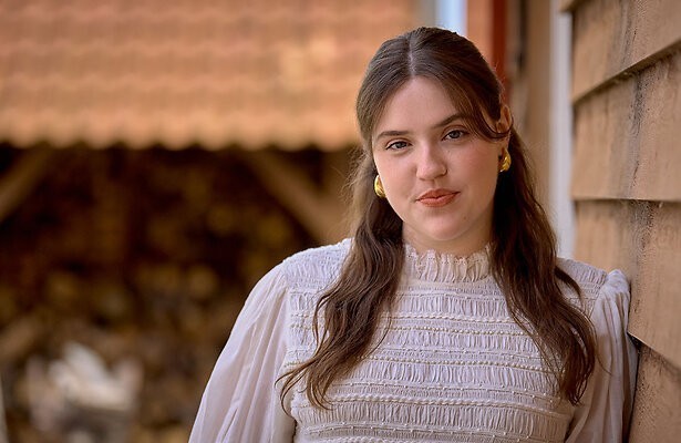 Aimee Weber als Doo Ottink in Woeste Grond