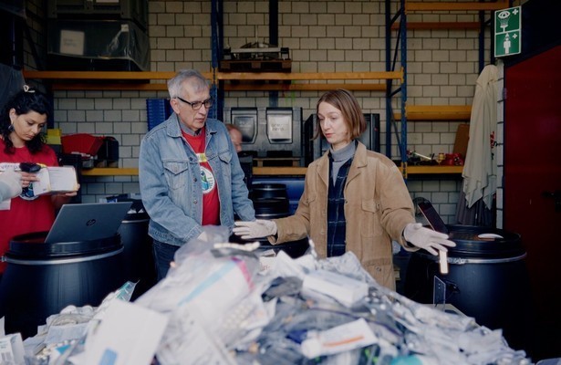 Wat Houdt Ons Tegen?