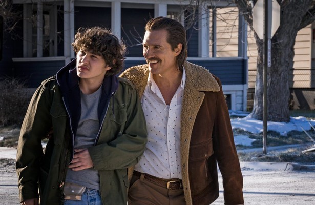 Richie Merritt en Matthew McConaughey in White Boy Rick