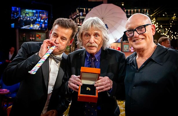 De heren van Vandaag Inside met de Gouden Televizier-Ring 2025.