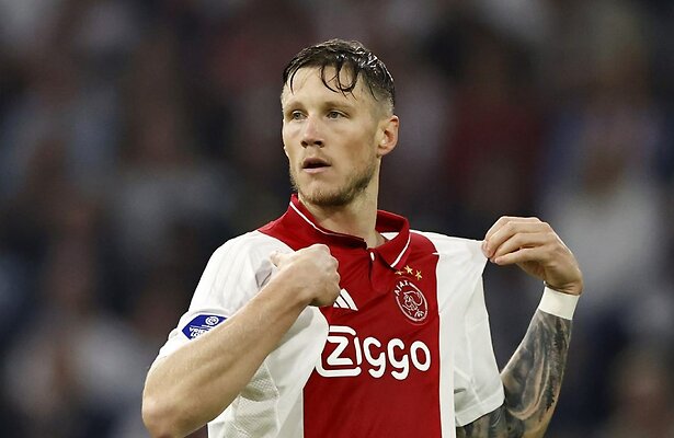Wout Weghorst in Ajax-tenue