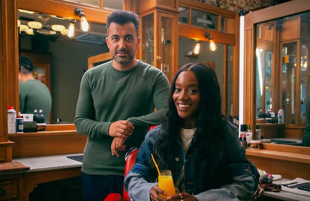 Yootha Wong-Loi-Sing en Eus in De Geknipte Gast