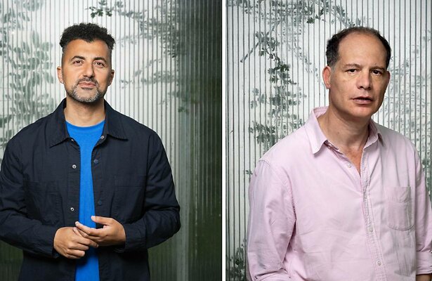 Özcan Akyol en Simon Kuper.