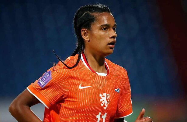 Esmee Brugts in Oranje