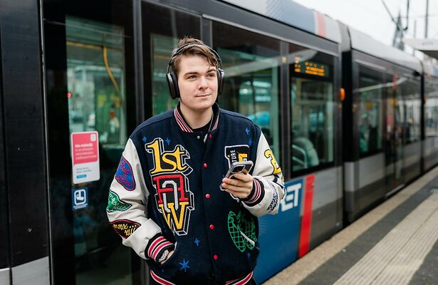 Anthony in Thuiszoekers