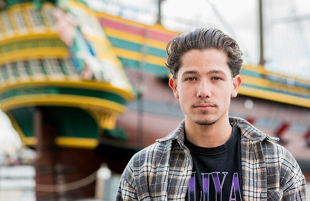 August voor Geboeid - Terug naar Indonesië