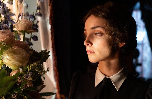 Jessica Reynolds als Emma Harte in A Woman of Substance